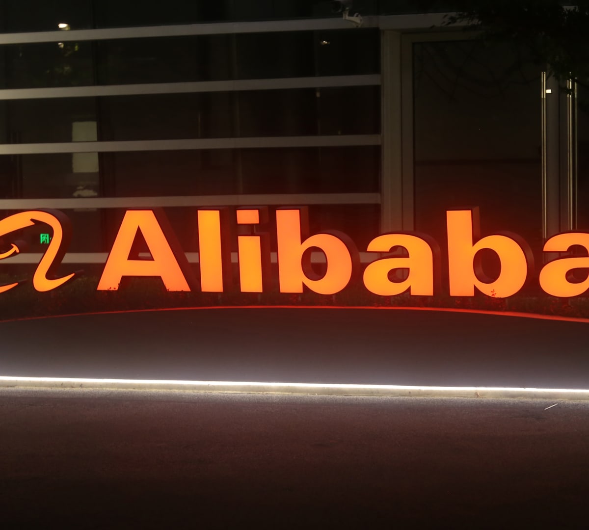 Alibaba plunges after announcing $10.2 billion share placement to fund AI push