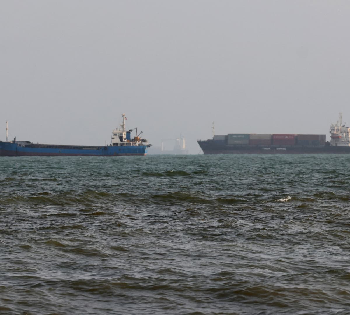 Oil rises over 1% after U.S. forces strike two Iranian rocket launchers on Larak Island