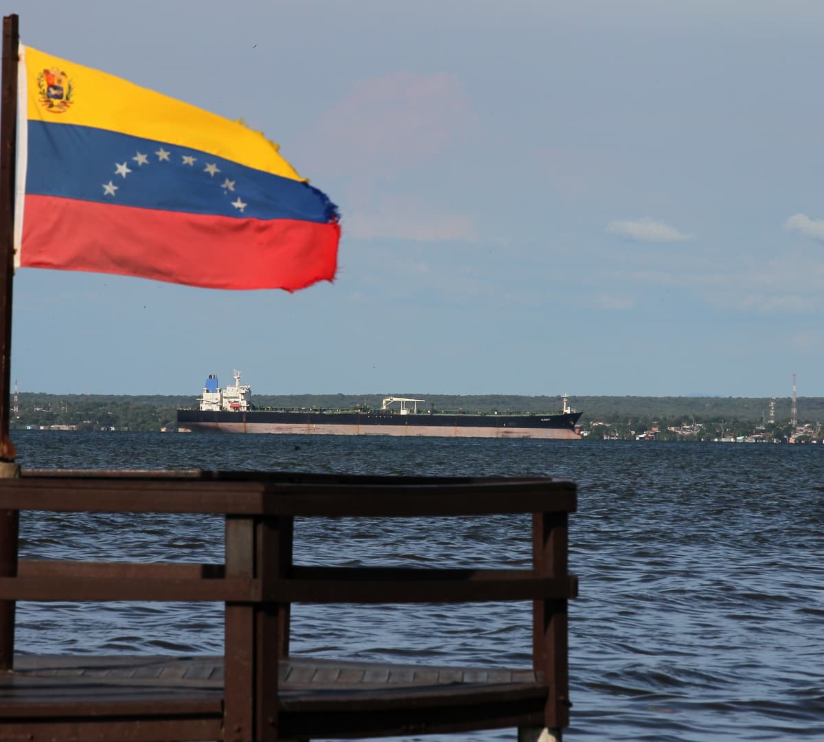 Venezuela grants U.S.-backed oil firm NABEP 100-year concessions for 17 oil fields, White House says
