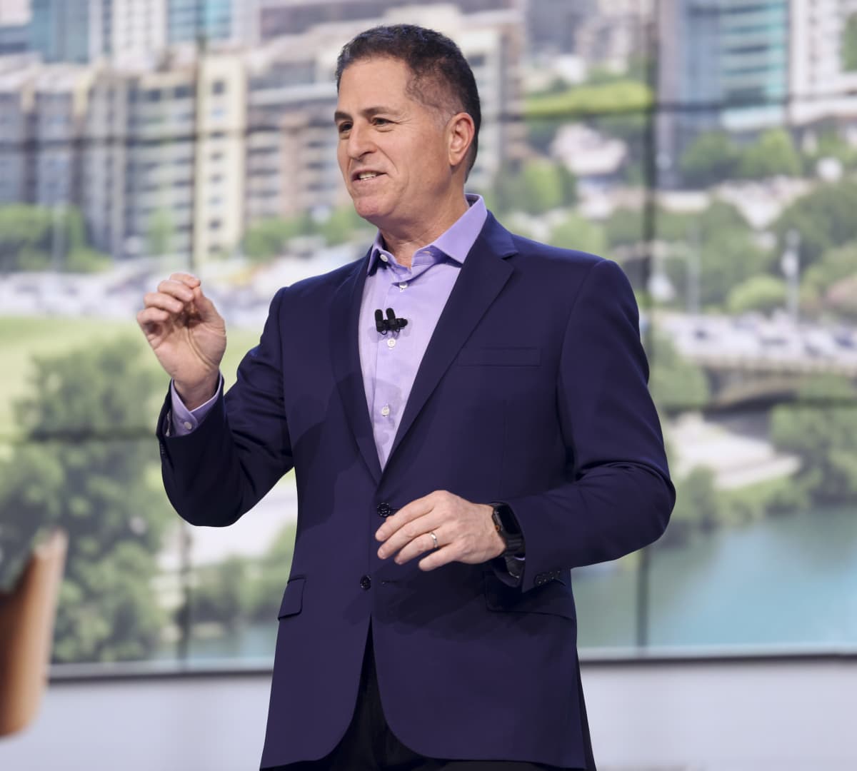 Dell surges 9% after lifting fiscal 2027 forecast on AI server strength