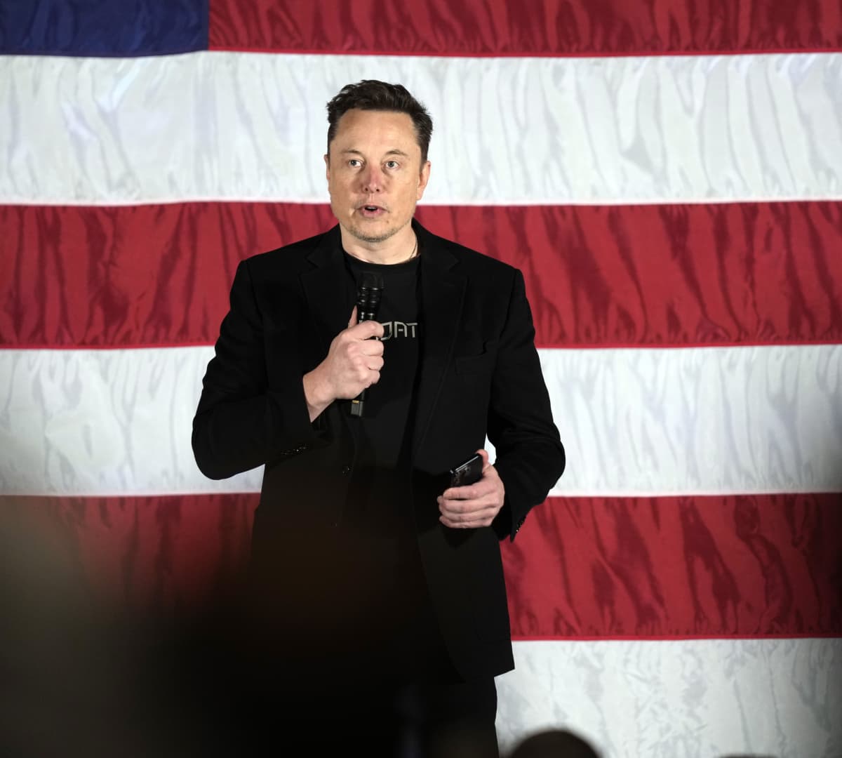 Elon Musk starts spending his midterm election millions, revealing his key Senate targets