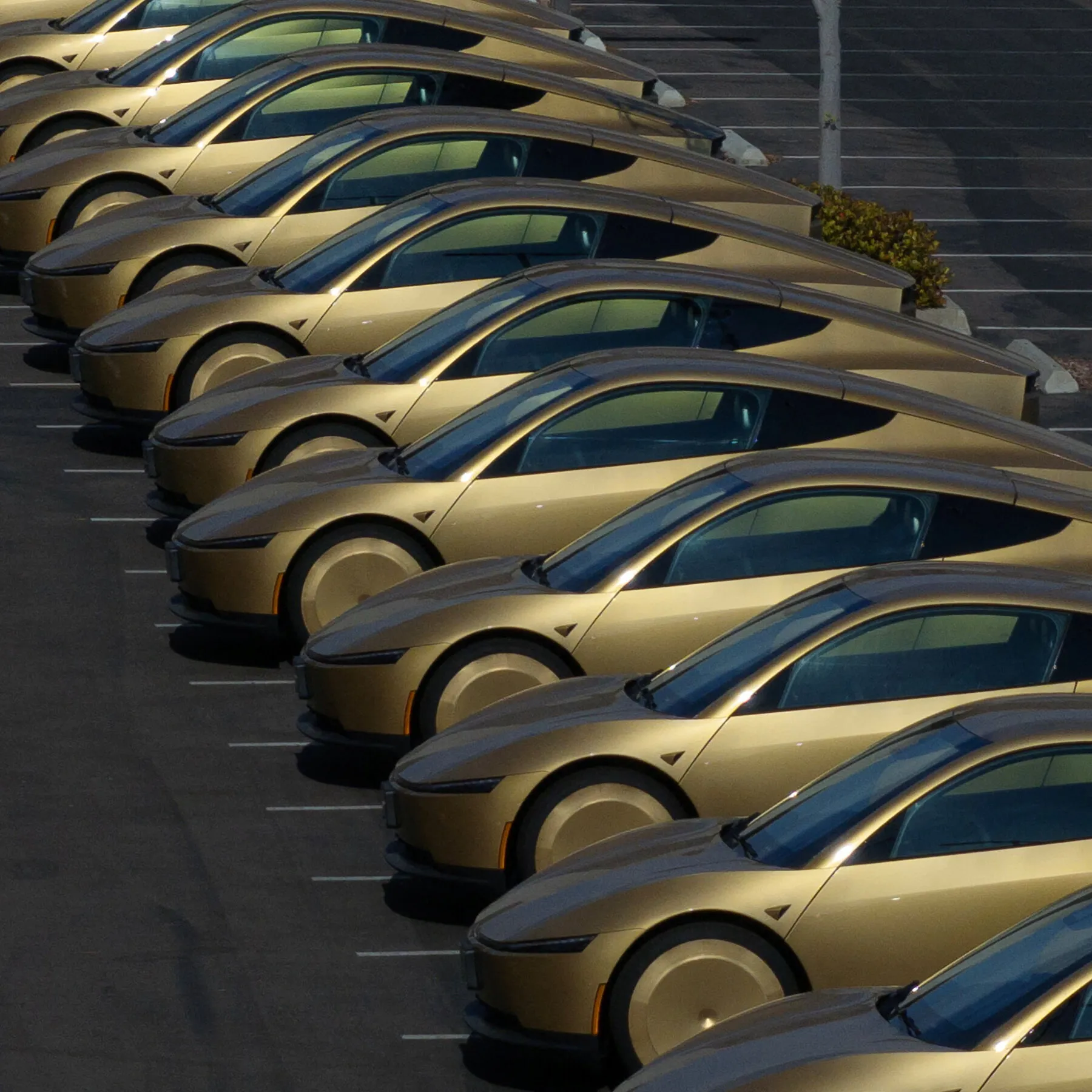 Tesla Begins Offering Rides in a Car Without a Steering Wheel