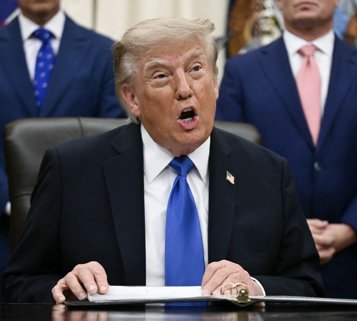 Trump says he's made 'Hundreds of Billions of Dollars on Stocks' for the U.S., in stream of AI posts