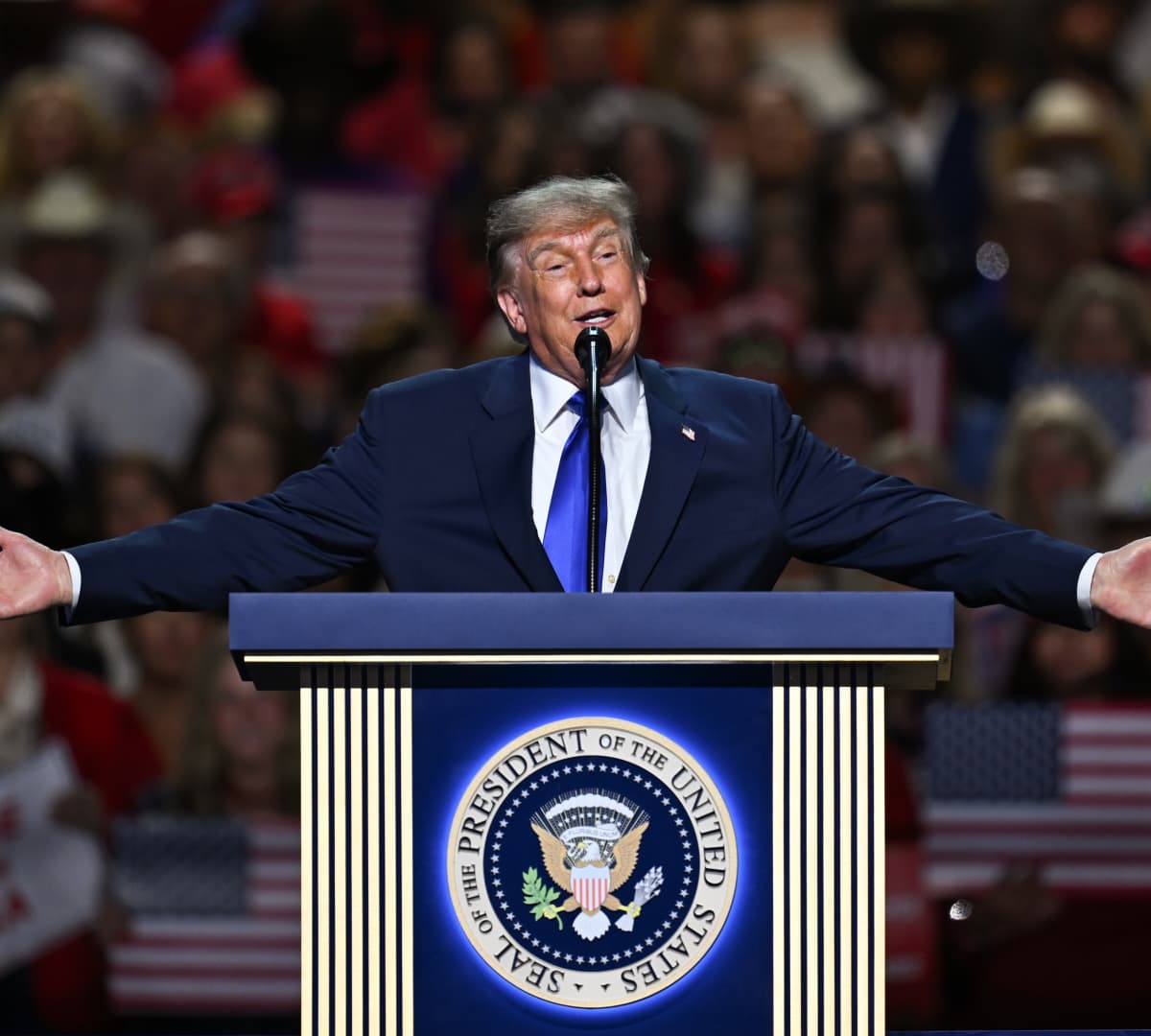 Trump's $1 trillion-plus 'dividend' plan meets immediate bipartisan pushback