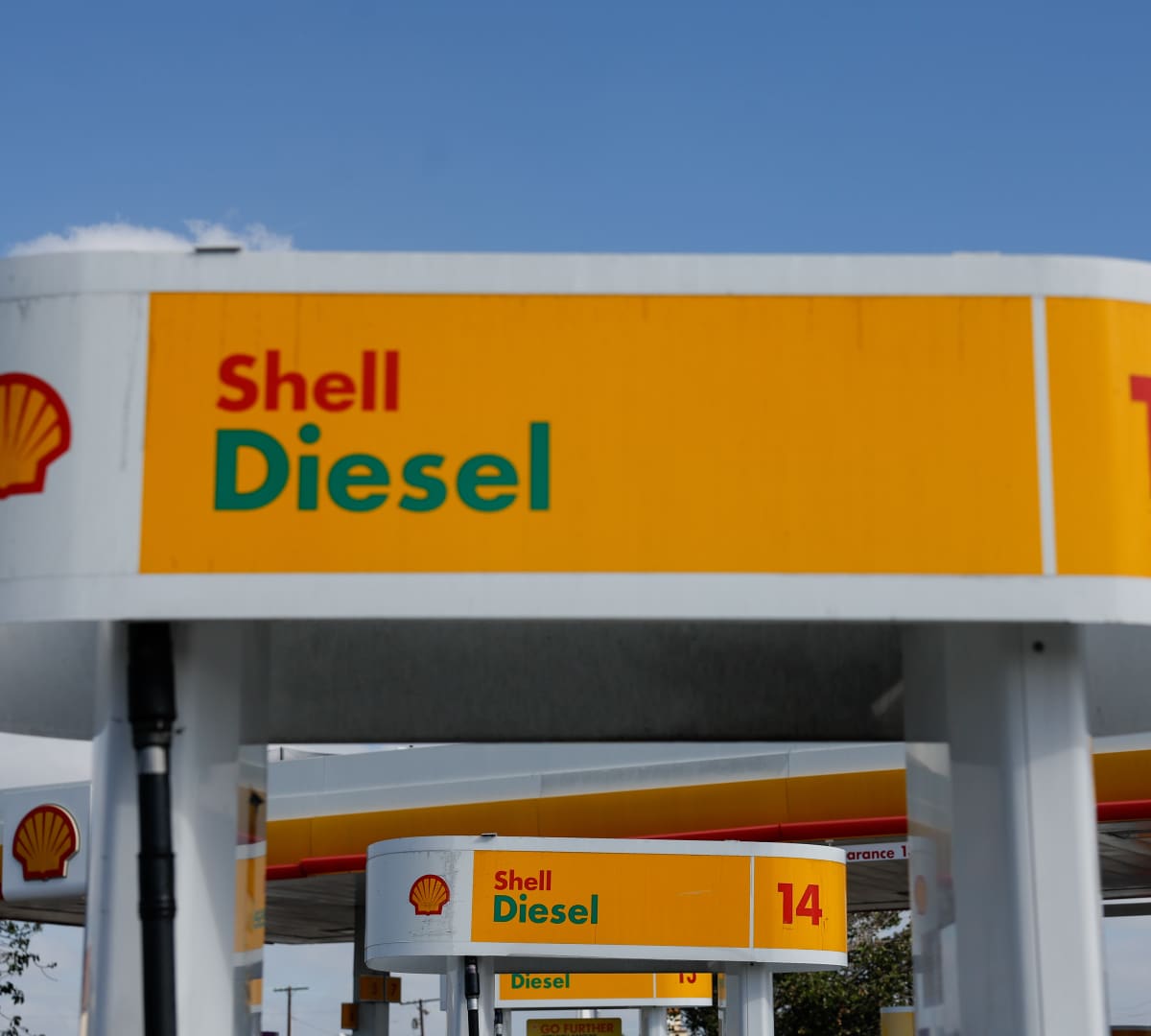 Shell nearly doubles quarterly profit year-on-year as refining margins soar to record high