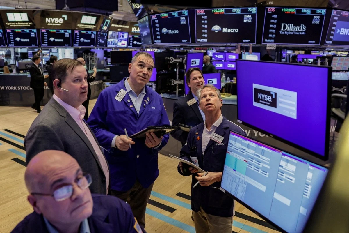 Assurant Inc stock hits 52-week low at 16.5 USD
